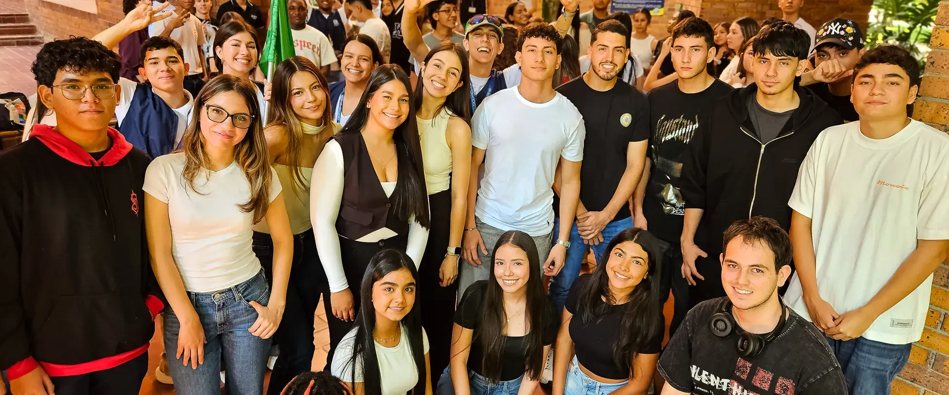 Estudiantes de primer semestre de la Javeriana Cali durante la jornada de bienvenida