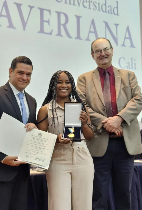 Cruz San Pedro Claver: 25 estudiantes reconocidos por sus calidades humanas y espíritu javeriano Cruz San Pedro Claver 2025: 25 estudiantes javerianos reconocidos